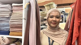 Tips Pilih Hijab untuk Liburan: Pashmina Rayon Bambu Paling Dicari Gen Z