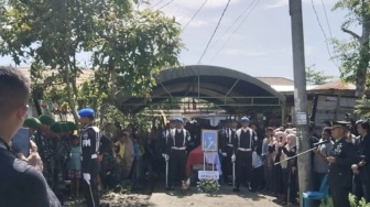 Prajurit TNI Gugur Saat Tugas Evakuasi Korban Longsor Sumbar