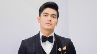 Diduga Punya Pacar Baru, Teuku Ryan Kepergok Jalan Bareng Cewek di Mal