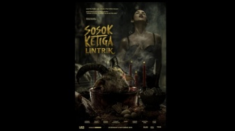 Review Film Sosok Ketiga: Lintrik, Cinta Terlarang yang Berujung Maut