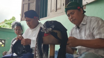 Jejak Sunyi Menjaga Tradisi: Napas Panjang Para Perajin Blangkon di Godean Sleman