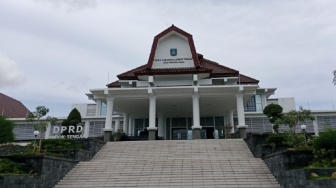 Berawal dari Operator Alat Berat, Kini Dono Kasino Indro Resmi Jabat Anggota DPRD Lombok Tengah