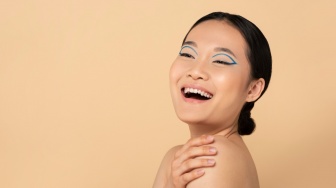 7 Rekomendasi Bedak Padat untuk Kulit Kuning Langsat, Bikin Cantik Natural