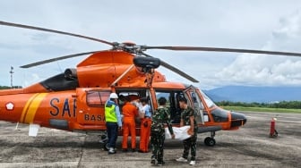 Diangkut Helikopter, 4 Ton Bantuan Udara Diterjunkan ke 3 Kabupaten di Sumbar
