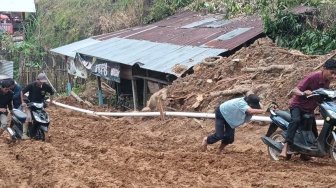 Kondisi Terkini Jalan Simpang Empat-Talamau Pasaman Barat, Hanya Bisa Dilalui Sepeda Motor!