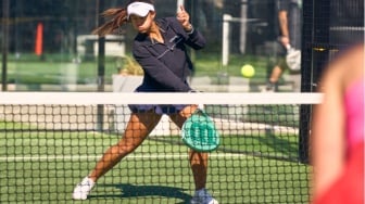 5 Pilihan Sepatu Padel Wanita Pesaing Adidas dan Nike, Kualitas Berani Diadu!