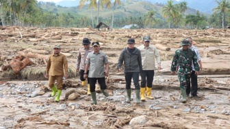 Wamendagri Bima Tinjau Lokasi Banjir di Solok, Pastikan Pendataan Akurat dan Pemulihan Cepat