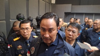 Siapa Pria Misterius di Samping Ratu Narkoba Dewi Astutik Saat Digerebek di Kamboja?