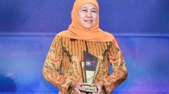Pemprov Jatim Diapresiasi Mendagri, Gubernur Khofifah: Lapangan Kerja Terbuka, TPT Turun Signifikan