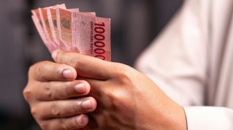 Terpopuler: Daftar Bantuan yang Cair Desember 2025, Parfum Murah untuk Usia 50-an