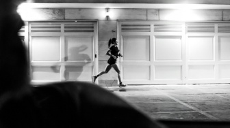 Benarkah Olahraga Malam Merusak Kualitas Tidur? Begini Menurut Para Ahli