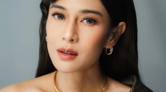 Dian Sastro Bintangi Film Laut Bercerita, Netizen Soroti Latar Belakang Keluarga Suaminya!