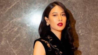 Dian Sastro Ikut Rayakan Waisak di Candi Borobudur, Agamanya Jadi Sorotan
