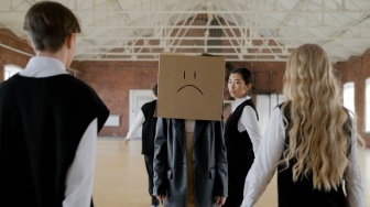 Budaya Senioritas: Tradisi yang Diam-diam Menghidupkan Bullying