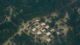 Kondisi rumah yang terdampak banjir di Kabupaten Aceh Tamiang, Aceh, Selasa (2/12/2025). [ANTARA FOTO/Fakhri Hermansyah/bar]

