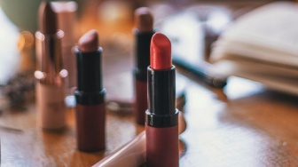 Huru-hara Lipstik Food Grade, Begini Ciri Lipstik yang Benar-Benar Aman bagi Kesehatan
