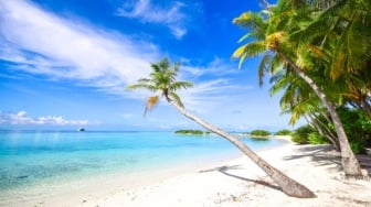 Pantai Jadi Destinasi: Siapa yang Mendapat Untung, Siapa yang Tersisih?