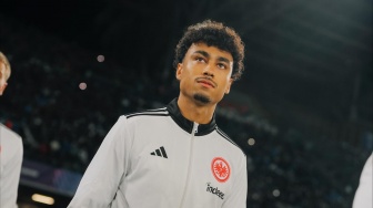 Manchester United Bersaing dengan Madrid dan Barca Incar Bek Kiri Eintracht Frankfurt