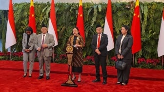 Puan Maharani Soal Bantuan Bencana Dilempar dari Heli: Jaga Martabat Korban