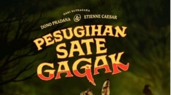 Review Film Pesugihan Sate Gagak: Komedi Horor Absurd yang Bikin Ngakak