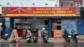 Terharu! Pemilik Warung Asal Aceh Ini Beri Makan Gratis untuk Sesama Perantau Sumatera di Solo