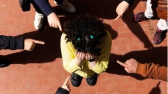 Di Balik Gap Usia: Saat Roasting Antar Generasi Dinormalisasi