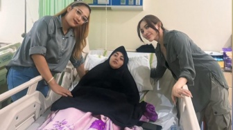 Masih Ingat Pedangdut Aida Saskia? Kini Makan dan Minum Saja Sulit karena Sakit