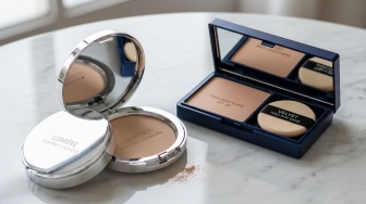 Lebih Bagus Compact Powder atau Two Way Cake? Ini Rekomendasi Produknya!