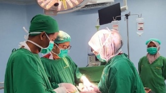 Malam Paling Berat Tim Medis Unhas: Selamatkan 6 Nyawa Dalam Satu Malam