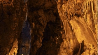 Tersembunyi di Sukabumi: Ungkap Pesona Gua Buniayu, dari Kegelapan Total hingga Keajaiban Stalaktit