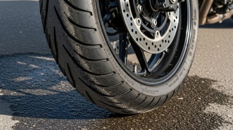 5 Ban Motor yang Aman di Jalan Basah dan Kering, Tetap Stabil di Segala Cuaca