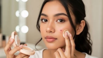 5 Cushion Terbaik untuk Menutupi Jerawat, Makeup Jadi Mulus dan Tahan Lama!