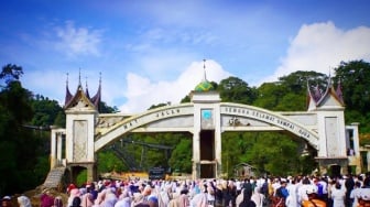 Doa Bersama di Jembatan Kembar Padang Panjang yang Dihantam Banjir Bandang, 40 Orang Meninggal