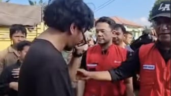 Aceh Tamiang Mencekam: Ferry Irwandi Menangis Harap Bantuan, Minta Warga Terus Bertahan