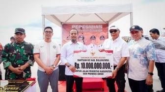 Gubernur Sulsel Serahkan Bantuan Keuangan Rp 10 M di Peresmian Kolam Labu Bentenge Bulukumba