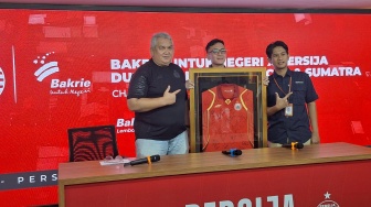 Persija Jakarta Lelang Jersey Spesial untuk Galang Donasi Korban Bencana Alam