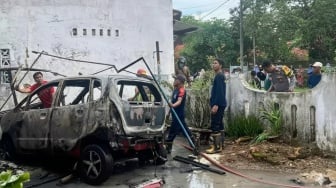 Kronologi Mobil Suzuki Karimun Terbakar di Sumenep Saat Diservis Pemiliknya, Korban Terluka!
