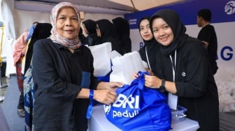 BRI Peduli Salurkan 5.000 Paket Sembako bagi Masyarakat dalam Program BRI Menanam  Grow & Green
