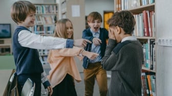 Ada Peran Orang Tua Cegah Potensi Anak Jadi Pelaku Bullying, Ajarkan Empati!