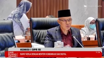 Legislator DPR Desak Revisi UU ITE: Sikat Buzzer Destruktif Tanpa Perlu Laporan Publik!