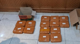 Bekasi Timur Geger, Pria 61 Tahun di Bekasi Diciduk Usai Samarkan 14,6 Kg Ganja dalam Dua Kardus!