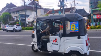 Natal dan Tahun Baru di Ambang Ketidakpastian: Sopir Bajaj Yogyakarta Terjepit Aturan Abu-Abu