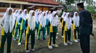 Tetap Junjung Etika, Stop Normalisasi Candaan Pakai Sebutan Nama Orang Tua