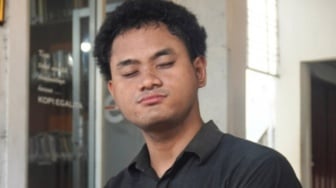 Kisah Akbar, Disabilitas Netra yang Berkelana di Ruang Sastra Tukar Akar