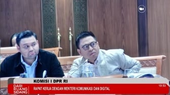 DPR 'Sentil' Komdigi: Bantuan Triliunan Rupiah Pemerintah Jangan Kalah Viral dari Donasi Rp10 M!