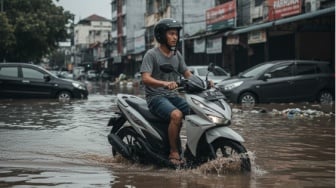 Jangan Nekat Terobos Genangan! Segini Batas Aman Motor Melewati Banjir