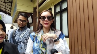 Keberadaan Mantan Suami Tak Jelas, Aura Kasih Sendirian Nafkahi Anak