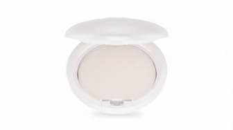 3 Bedak Padat Translucent yang Bikin Makeup Flawless, Lengkap Review Pengguna