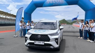 Belum Sebulan Diluncurkan, Penjualan Toyota Veloz Hybrid Tembus 700 Unit