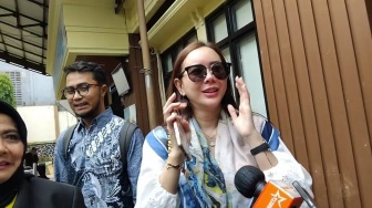 Aura Kasih Mendadak Sambangi Pengadilan Anak, Urus Penetapan Perwalian Anak